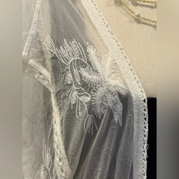 Vintage Style Embroidered White Lace Kimono Jacket/Coverup, One Size - Picture 4 of 14